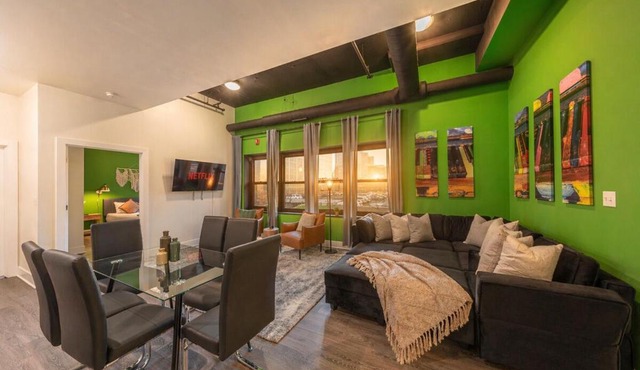Modern 3BR in South Loop with Optional Parking and Gym Access Near McCormick Place, Chinatown and Soldier Field