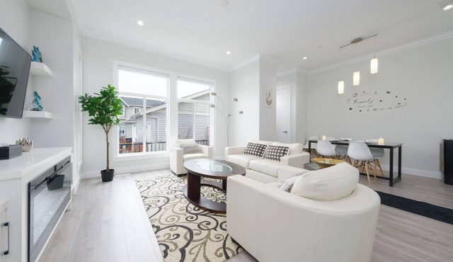 Modern 3BR Near Langley Events Centre & EV charger