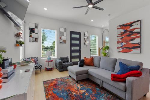 Modern 3BR Oasis- 10 Mins to Med Center & NRG, 12 Mins to Downtown