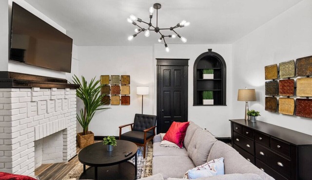 Modern 3BR Philadelphia Stay, Central Location & Free Parking