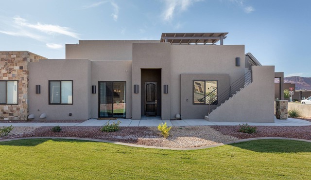 Modern 3BR with Rooftop Fire Pit!