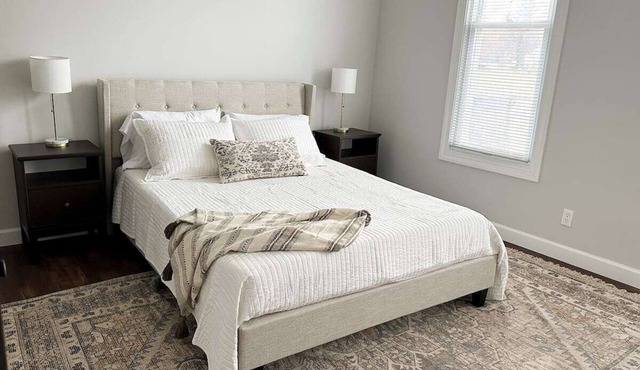 Modern 4 BDRM: Spacious, Near U of E & Downtown!