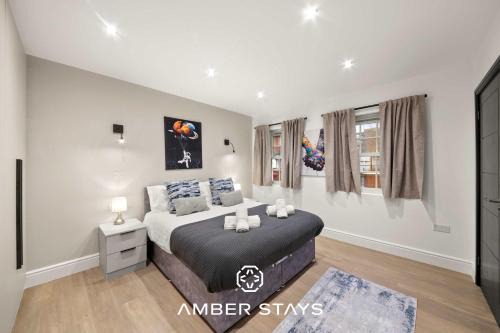 Modern 4 Bed 4 Bath Home in Reading Perfect for Business and Contractors with Free Parking!