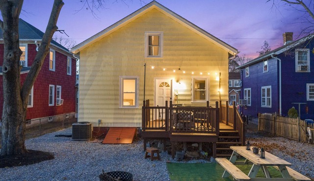 Modern 4 Bedroom Beach House: Ideal for Families & Long Stays