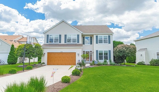 Modern 4+ Bedroom Full House in a peaceful Chicago Suburb
