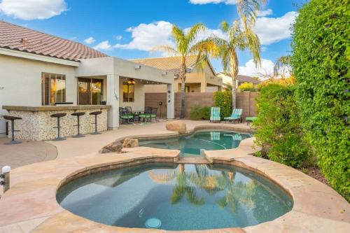 Modern 4-BR Home Heated Pool Jacuzzi Grill