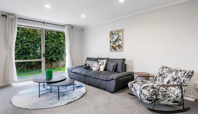 Modern 4BR Home near Albany and Browns Bay Beach