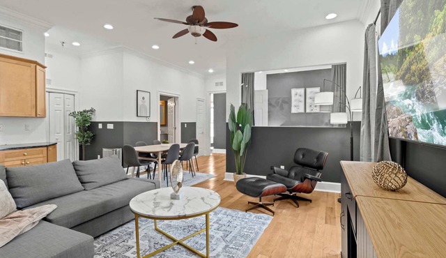 Modern 4BD Apt in the Heart of Old City