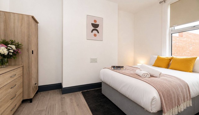 Modern 4BR Contractor Stay in Darlington