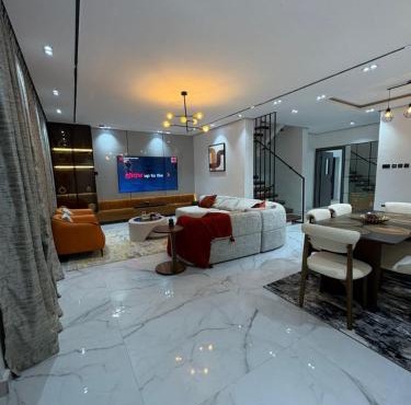 Modern 4BR Townhouse High-End Finishes