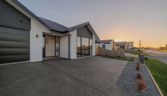 Modern 4BR with Billiards & Bright Living