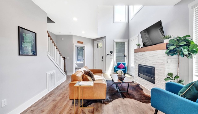 Modern 5 Bdrm Uptown CLT Home- Great for Large Groups!