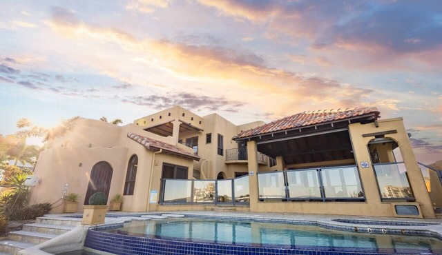 Modern 5BR Waterfront Escape Balcony & Dock Access