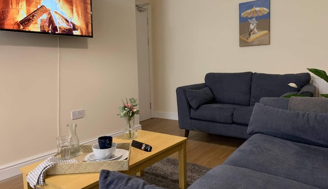 Modern 6-Bed-Groups-Contractors Parking Vans-Cars
