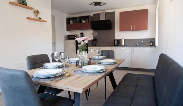 Modern 82m² Holiday Apartment for up to 6 Guests in the Black Forest with Parking & Wi-Fi