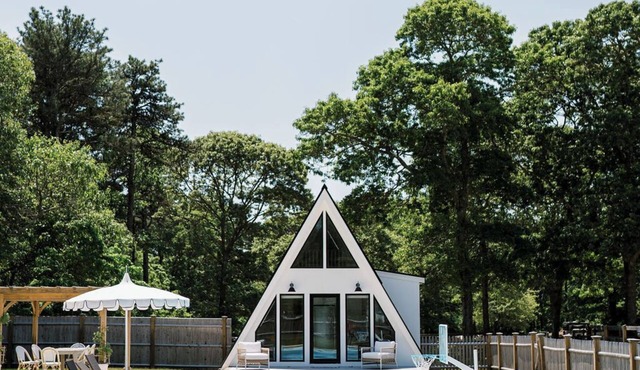 Modern A-Frame cottage with Pool set on a Horse Farm. 5 minutes from the beach!
