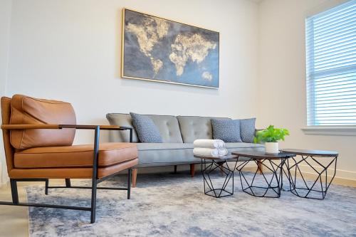 Modern A plus Location KINGbed pool gym