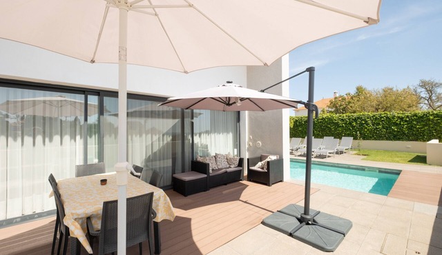 Modern accessible villa [17]