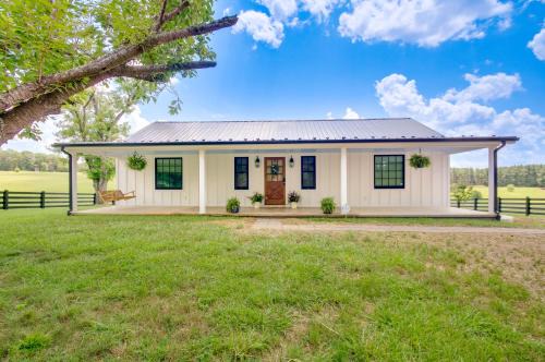 Modern Altavista Farmhouse w/Countryside Views