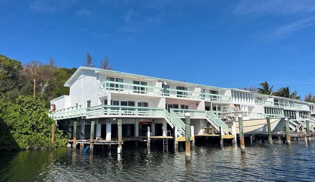 Modern and and Spacious End unit Marina Townhouse