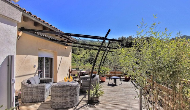 Modern and charming cottage 15 km from Die.