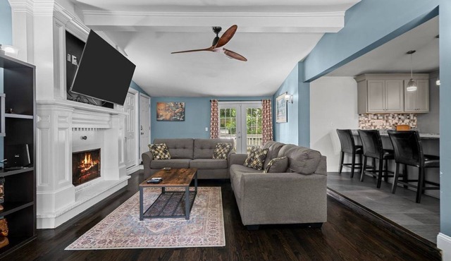 Modern and charming home minutes to downtown!