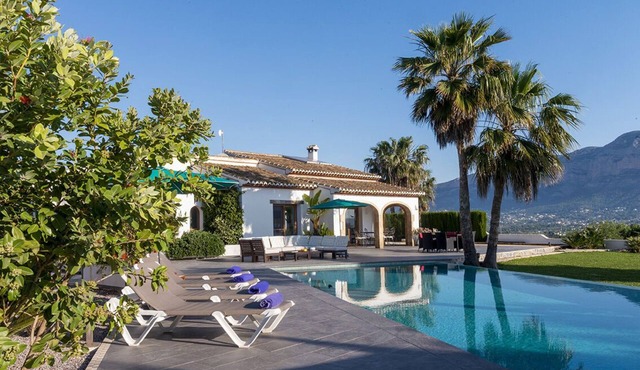 Modern and cheerful villa in Javea, on the Costa Blanca, Spain with private pool for 6 persons