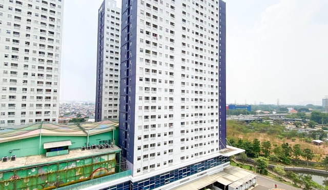 Modern And Classic 2Br At Green Pramuka City Apartment