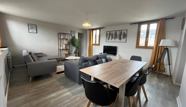 Modern and Comfortable 1-Bedroom Apartment &ndash; Residential Area in the City, Very Close to the Center