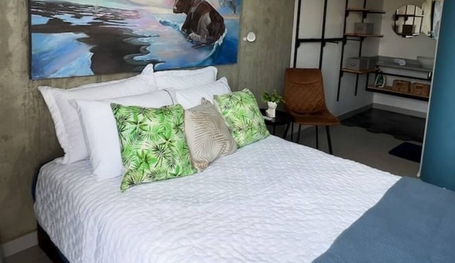 Modern and comfortable with the ideal location for business travel and tourism.
