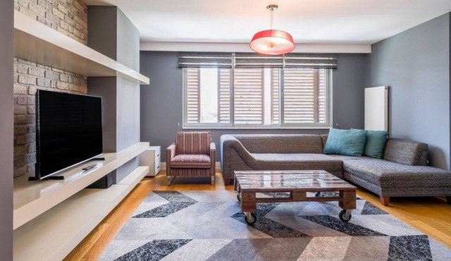 Modern and Convenient Studio Flat in Central Sisli