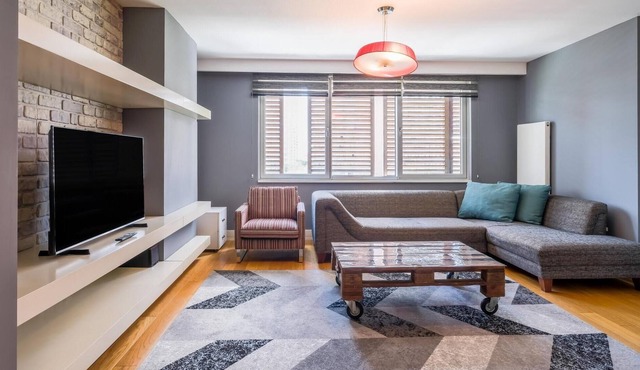 Modern and Convenient Studio Flat in Central Sisli