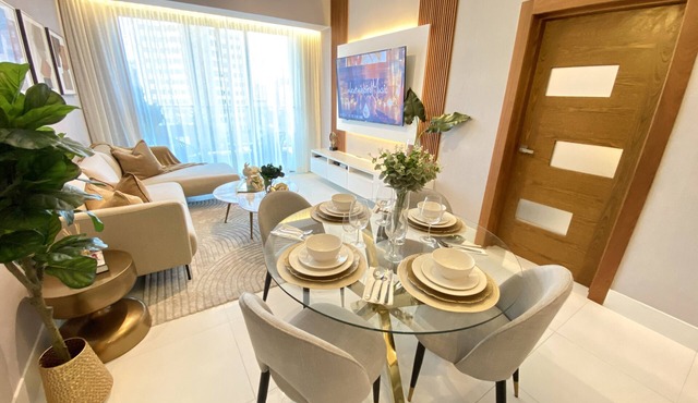 Modern and elegant apartment! With pool! Downtown!