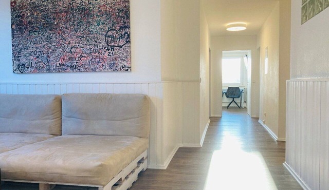 Modern and high-quality furnished penthouse (125 sqm) with balcony and free WiFi