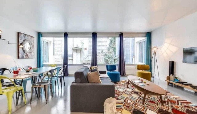 Modern and huge 3BD for 11 guests in Le Marais!