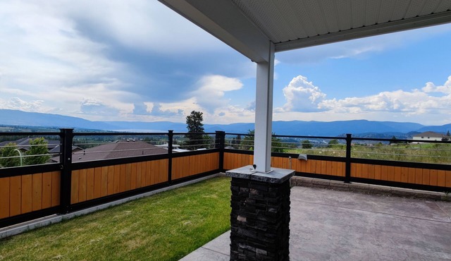 Modern and spacious 2 beds and 2 baths suite with fantastic view for 1-5 guests