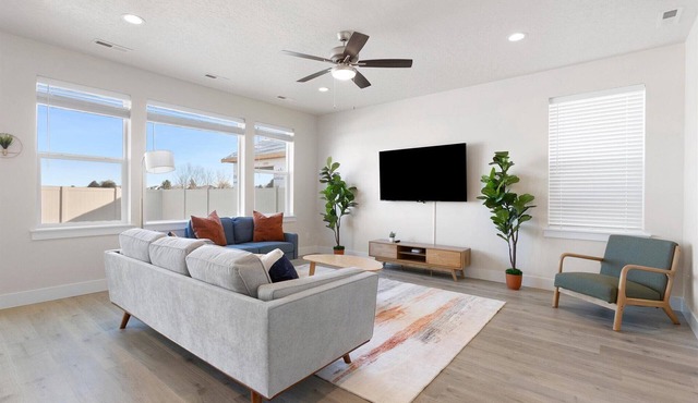 Modern and Spacious 4-bedroom house in Meridian, Great Neighborhood