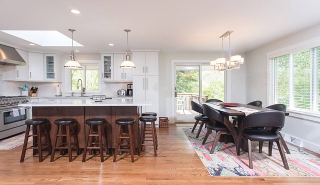 Modern And Spacious Berkshires Retreat 5 bdrm 3 bath