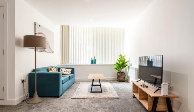 Modern and Spacious Central Rotherham Studio