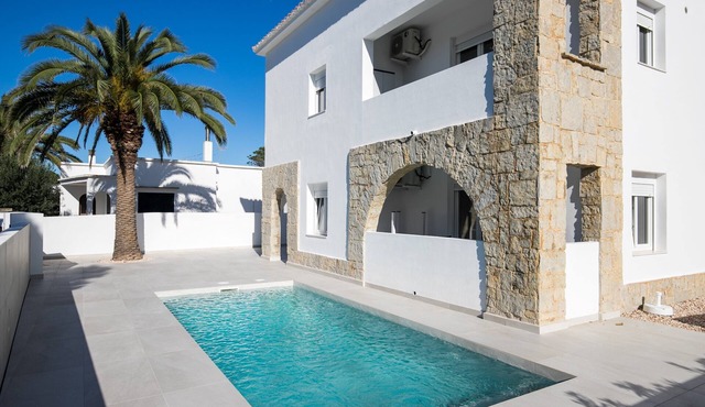 Modern Apartment "Marei 1" with Pool Access, Air Conditioning and Wi-Fi