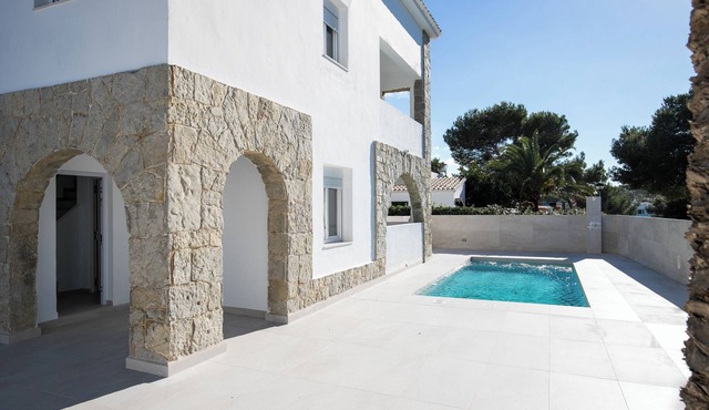 Modern Apartment "Marei 1" with Pool Access, Air Conditioning and Wi-Fi