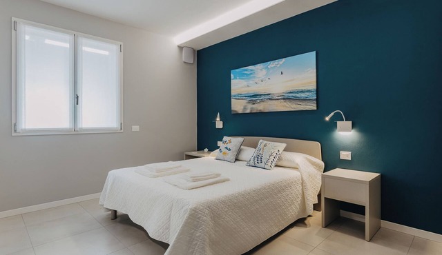 Modern apartment with pool just steps from the beaches of Lake Garda