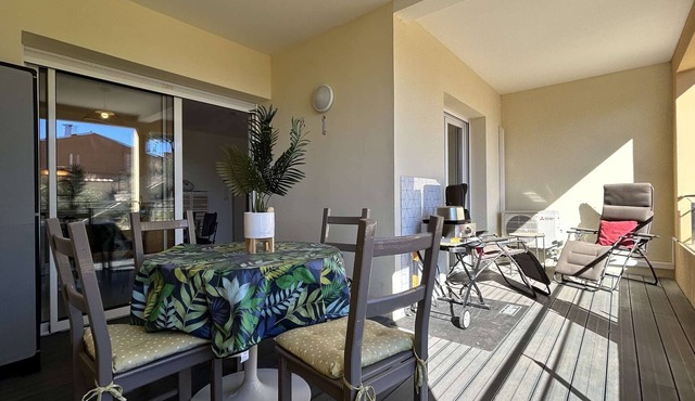 Modern Apartment, Terrace, Close to Beach, A/C, Parking, WiFi, 3 Stars