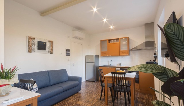 Modern Apartment 2km From City Centre out of No traffic Area - Parking Included