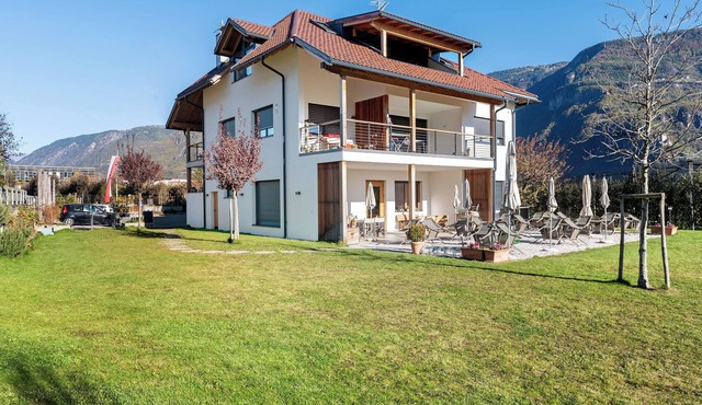Modern Apartment "3 Weger" with Panoramic Mountain View, Beautiful Balcony & Wi-Fi