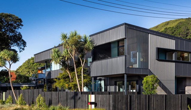 Modern apartment, 5 mins Eastbourne & 2 to beach, views of Wellington Harbour!