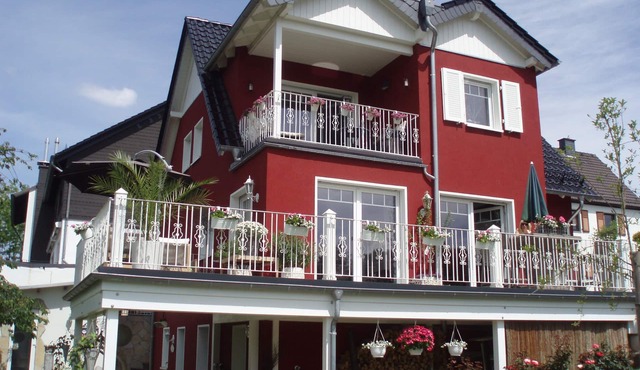 Modern * apartment between Cologne and Bonn. New: 11KW e-charging station!