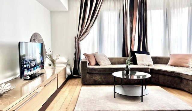 Modern Apartment for 4 Near Museums