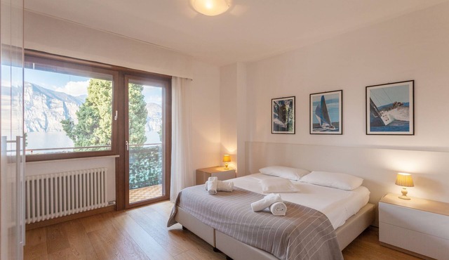 Modern Apartment "Gennaker" On Lakeside with Terrace and View