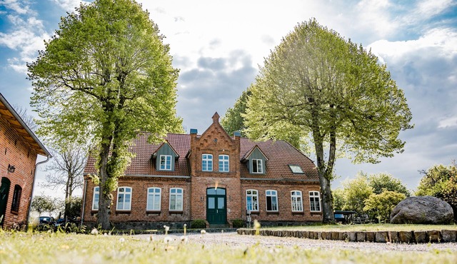 modern apartment in the old farmhouse 1.5km from Neuklostersee